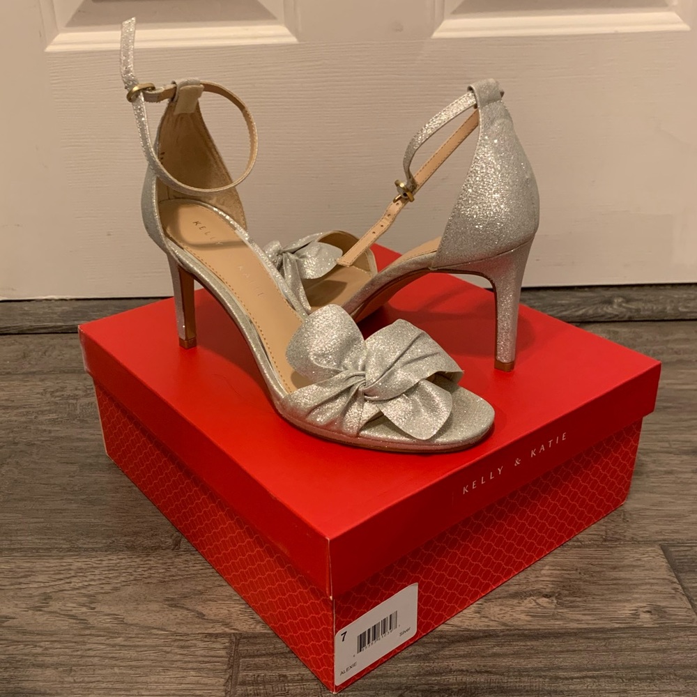 Kelly & Katie Silver Heels Size 7